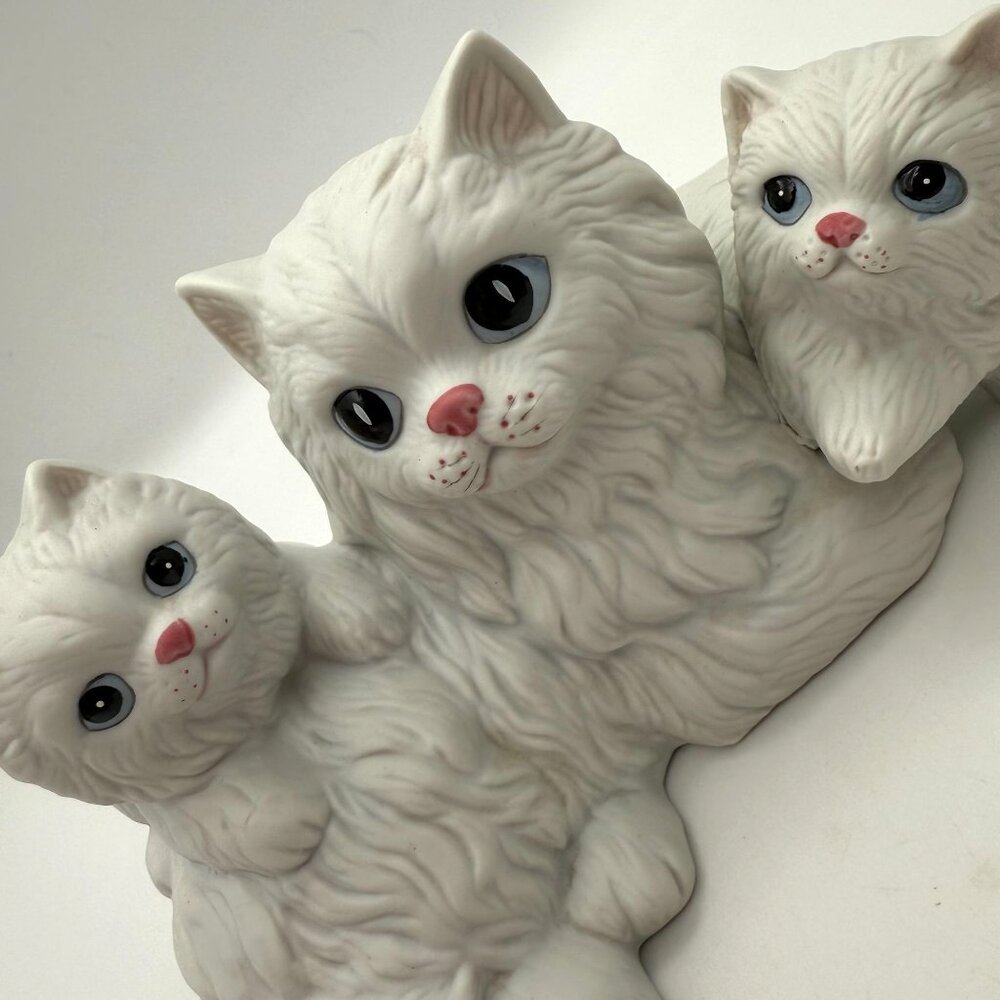 Homco White Persian Cat & Kittens Trio Ceramic Figurine Blue Eyes Taiwan Vintage - Picture 5 of 14